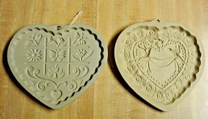 2 HEART Ceramic COOKIE MOLDS - 1984 BROWN BAG OOKIE ART & 1996 PAMPERED CHEF - Picture 1 of 6