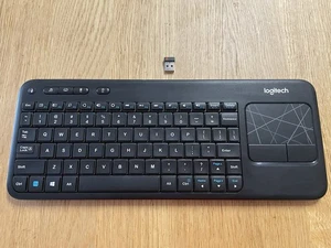 Logitech K400r Wireless Keyboard Built In Multi Touchpad With USB Receiver - Photo 1/5