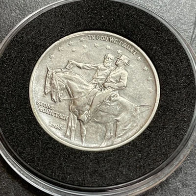 1925 STONE MOUNTAIN COMMEMORATIVE 90% SILVER HALF DOLLAR #8119 W/HOLDER GENUINE - Image 1 of 4