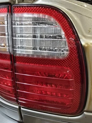 Luz trasera izquierda del conductor montada en la puerta trasera para 98-02 LEXUS LX470 605223 Foto 1 de 4