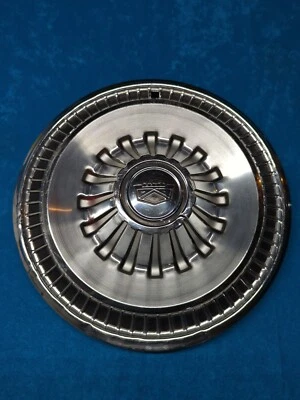1965 - 1966 Ford Fairlane Hubcap 14" - Imagem 1 de 4