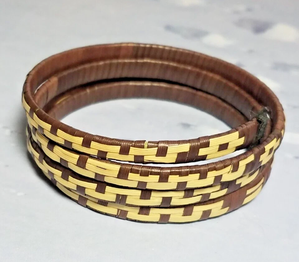 Vintage Rattan Woven Basket  Straw Raffia Wicker Bracelet Four Layered Design Foto 1 de 4