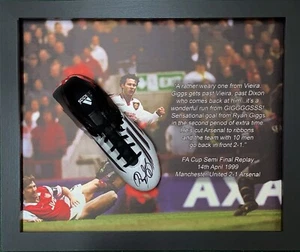 BOTA DE FÚTBOL FIRMADA POR RYAN GIGGS MANCHESTER UNITED CON MARCO DE CÚPULA VER PRUEBA Y CERTIFICADO DE AUTENTICIDAD - Imagen 1 de 3