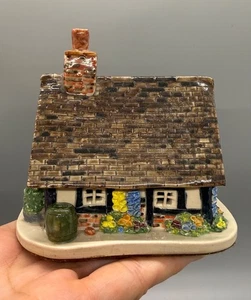 Ann Cox Keramik ENGLISH COTTAGE Figur Handmade in England - Bild 1 von 9