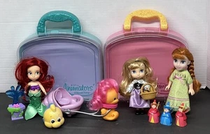 Disney Animators Prinzessin Puppe Set 5 Zoll Aurora Arielle Anna Koffer & Zubehör Posten - Bild 1 von 22