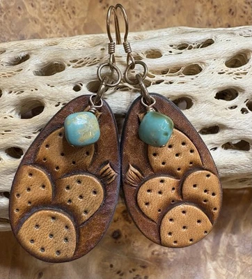 Pendientes de cactus turquesa y cuero toscado a mano J. Forks nuevos sin etiquetas  Foto 1 de 4