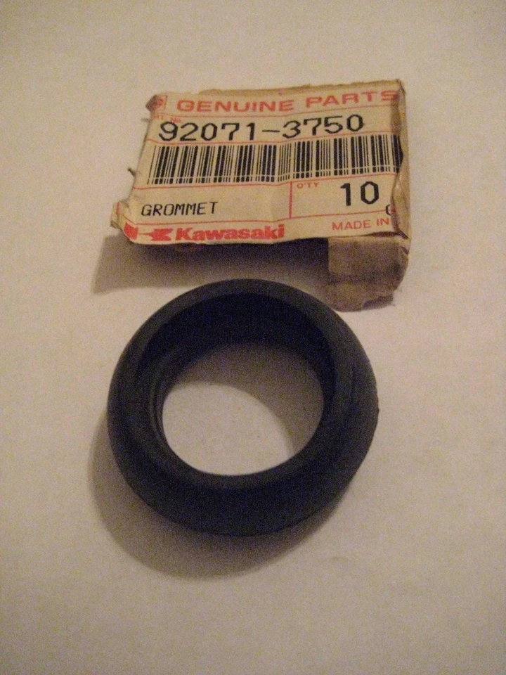 KAWASAKI JS300 JET SKI OIL TANK RUBBER GROMMET NOS! - Image 1 of 1