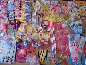 100 kleine Mädchen Motto Partytütenfüller/Spielzeug/Geschenke Lucky Dip Preise Leckerli - Bild 1 von 5