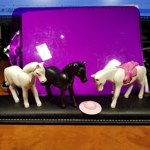 3 Pferde mit Sattel und Sonnenhut Lego Mädchen Belville - Bild 1 von 5