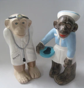 Estatuas de hospital de mono vintage RN cama médico con aguja moldes hechos a mano 11" - Imagen 1 de 18