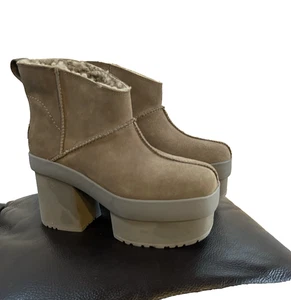 STIVALI DA DONNA UGG NEW HEIGHTS PLATFORM MINI HICKORY SCAMOSCIATI TAGLIA US 10 NUOVI - Foto 1 di 8