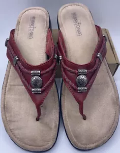 MINNETONKA Silverthorne Red Leather Size 10 Sandals Flip Flops w/Silver Conchos - Picture 1 of 6