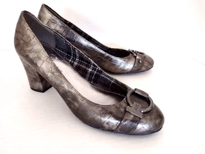 Zapatos de tacón Anne Klein Fielding metálicos talla 7 plateados retro imitación cuero en relieve Foto 1 de 4