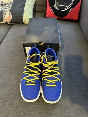 DeadStock Under Armour Steph Curry Boy Youth Basketball Shoes Blue Yellow Sz 3Y - Image 1 of 4
