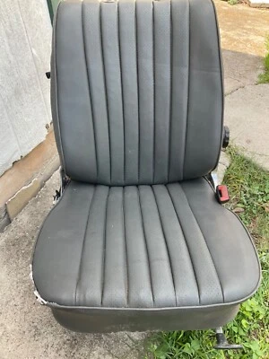 Mercedes-Benz R107 1984-1989 560SL 380SL SEAT WITH FRAME RIGHT SIDE GRAY - Image 1 of 4