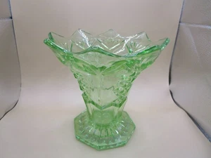 VINTAGE LARGE GREEN CROWN CRYSTAL DEPRESSION GLASS VASE - Picture 1 of 9