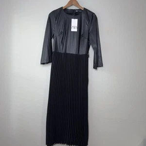 Maxi abito Zara M nero ecopelle plissettato senza cintura scuro romantico grunge - Foto 1 di 12