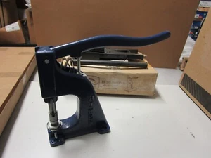HIKER GROMMET HAND PRESS MACHINE, BACKWARD HANDLE #H-901 - NEW OLD STOCK - Picture 1 of 3
