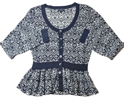 Suéter Apt 9 Mujer Blanco y Negro Tejido Volantes Peplum Mangas Largas Botón Grande Foto 1 de 4