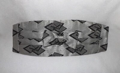 NEW Gray & Black Abstract Cummerbund & Bow Tie Set - Image 1 of 4