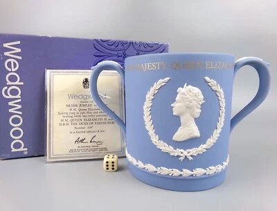 Wedgwood Jasperware Silver Jubilee Loving Mug 1977 Queen Elizabeth II Two handle - Image 1 of 4