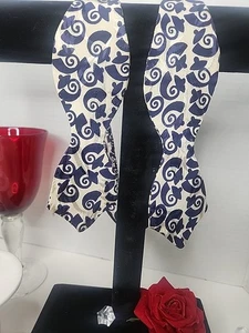 Bow Tie Diamond Tip Navy Blue And White  - Picture 1 of 16