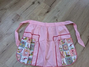 Charming Vintage Pink Apron with Dutch And Floral Pattern - Picture 1 of 8