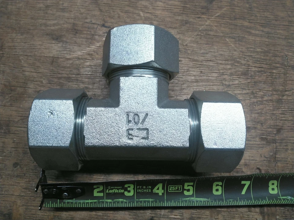 CAST 1-1/2" OD Tube Compression Tee - Image 1 of 2