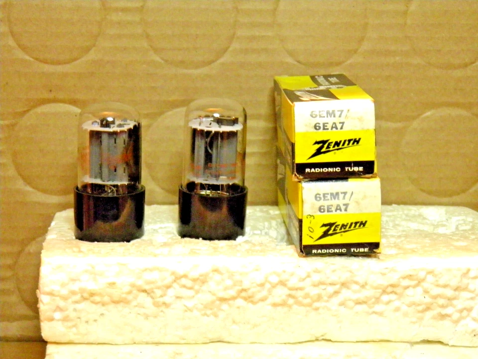 UN PAR DE TUBOS DE VACÍO ZENITH 6EA7/6EM7 NOS/NUEVOS EN CAJA Foto 1 de 1