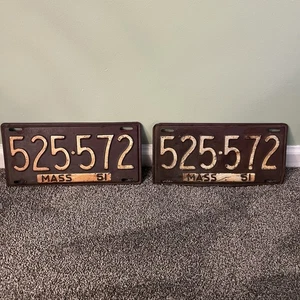 1952 MASSACHUSETTS CAR LICENSE PLATES ORIGINAL PAIR 525 572 RESTORATION MAN CAVE - Picture 1 of 10