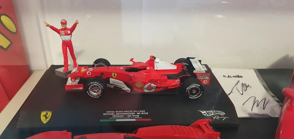 Hot Wheels 1/18 Ferrari 248 F1 Schumacher Monza Gp + MArlboro - Immagine 1 di 2