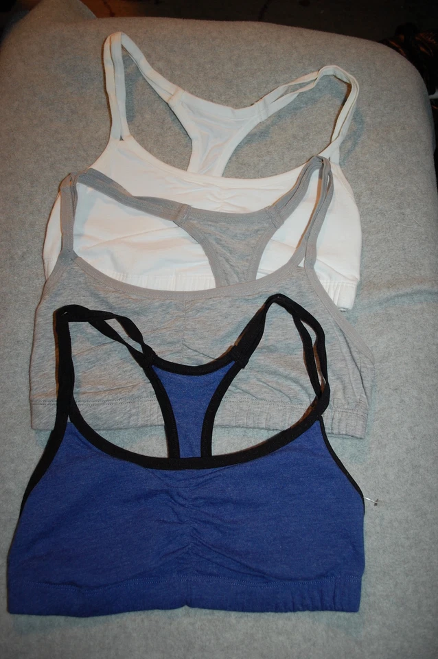 LOTE DE 3 CAPAS SUJETADOR DEPORTIVO Pullover STRAPPY RACERBACK Azul Blanco Gris 32 para mujer Foto 1 de 1