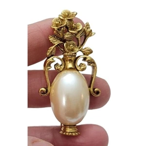 1928 Brand Gold Tone Faux Pearl Flower Bouquet In Vase Brooch Pin E626 - Picture 1 of 8