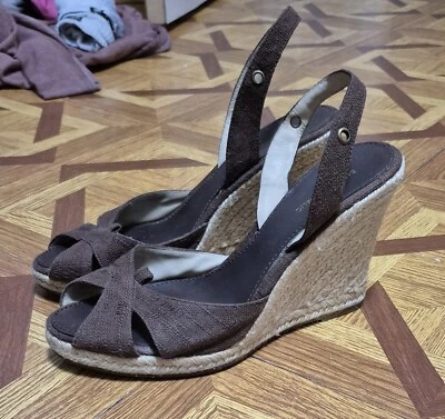 Sandalias de cuña Banana Republic para mujer talla 7 marrón punta abierta correa con correa Foto 1 de 4