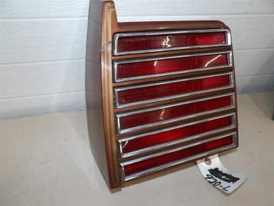 Luz trasera del lado del conductor LH y extensión de panel de cuarto Pontiac Grand Prix 1978 OEM Foto 1 de 4