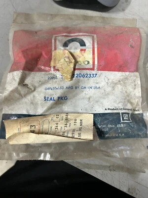 (1) GM OEM Wiper Windshield Washer Pump Grommet Multi Purpose 22062337 NEW - Image 1 of 2