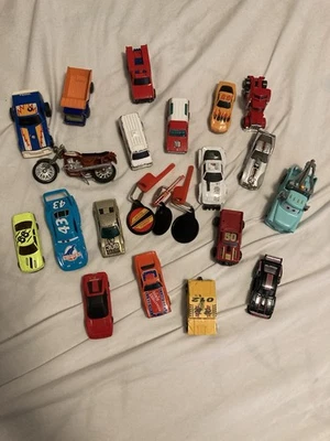 Lote de 20 Hot Wheels e Matchbox carros fundidos – veículos mistos - Imagem 1 de 4