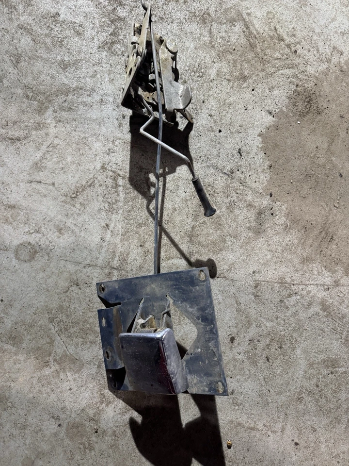 Trava e hastes de porta de passageiros 61-71 Dodge W200 d100 linha varrida - Imagem 1 de 1