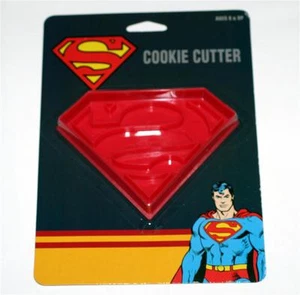 SUPERMAN DC Comics Superheld DER MANN AUS STAHL Kunststoff AUSSTECHER 3" x 4" Neu - Bild 1 von 1