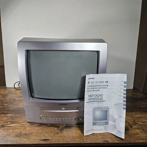Toshiba Model MD13Q42 CRT 13" TV/DVD Combo Retro Gaming TV mit Handbuch ohne Fernbedienung - Bild 1 von 24