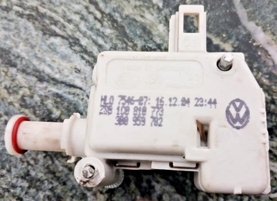 2004-07 VW TOUREG BENTLEY CONTINENTAL GAS FILLER TANK FUEL DOOR LATCH ACTUATOR! - Image 1 of 4