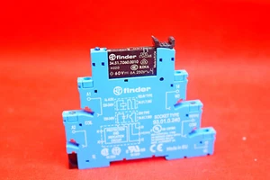 Relé de interfaz de montaje en riel DIN Finder 38,51,0,240,0060 230 V bobina de CA/CC SPDT - Imagen 1 de 4