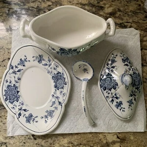 Blue And White Flower Tureen Gravy Bowl w/ Ladle Lid Platter Bowl Italy - Picture 1 of 20