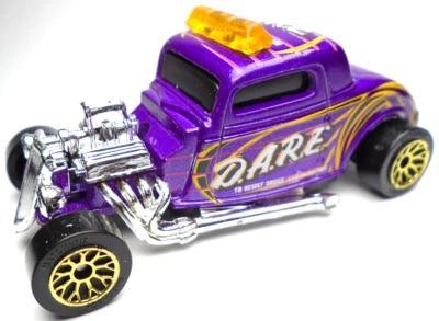 2001 MATCHBOX '33 FORD COUPE D.A.R.E. CARRO HOT ROD ROXO FUNDIDO 1:58 2 3/4" - Imagem 1 de 4