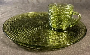 ANCHOR HOCKING SORENO Juego de platos y tazas de vidrio verde patrón de corteza de árbol - Imagen 1 de 7