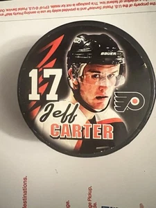 Jeff Carter Philadelphia Flyers #17 NHL SGA Souvenir Hockey Puck KOSTENLOSER VERSAND - Bild 1 von 4