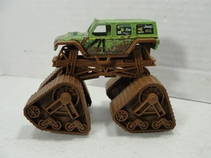 Monster Truck Mattel Hot Wheels Jeep Wrangler Twisted Tredz escala 1:64 - Imagen 1 de 5