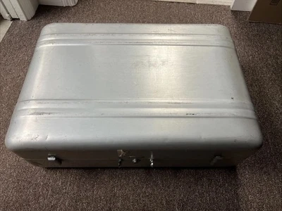 Vintage Zero Halliburton Aluminum Case Large 26x18x9 Inches No Handle - Image 1 of 4
