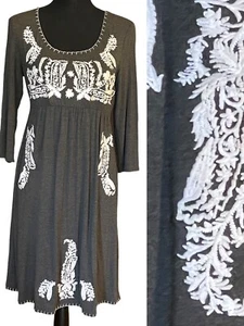 Chelsea Theodora Kleid klein grau weiß Stickerei Boho Chic Herbst Winter - Bild 1 von 10