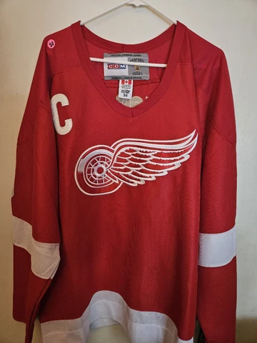 Heroes Of  Hockey CCM Detriot Red Wings Jersey Size 56 Howe Sewn Captain NEW NWT Cover